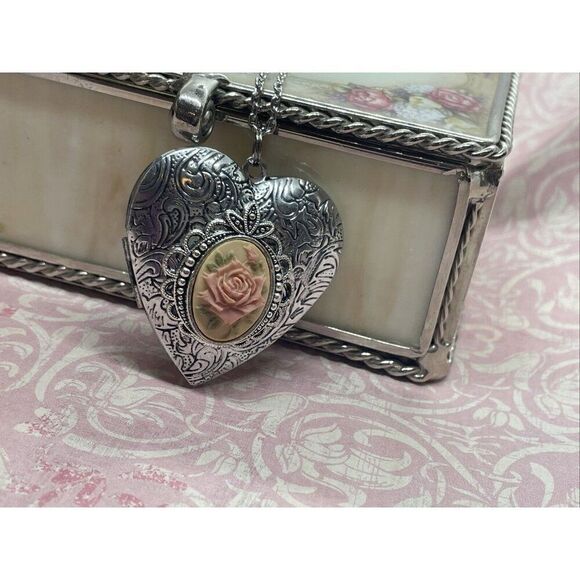 Heart Silver Locket Mauve Roses Necklace Photo Bride Mother bridal wedding Mom - Picture 13 of 16